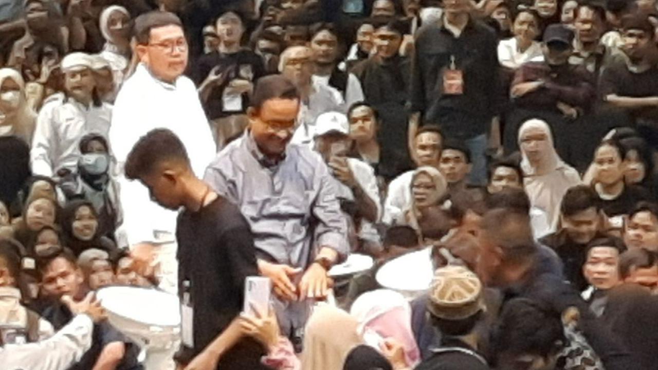 Peserta 'Desak Anies' di Surabaya Membludak, Anies: Ini Rekor