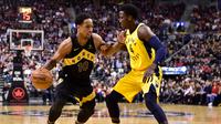 Guard Toronto Raptors DeMar DeRozan (kiri) coba melewati penggawa Indiana Pacers guard Victor Oladipo pada laga NBA di Air Canada Centre, Jumat (6/4/2018) atau Sabtu (7/4/2018) WIB. (Frank Gunn/The Canadian Press via AP)