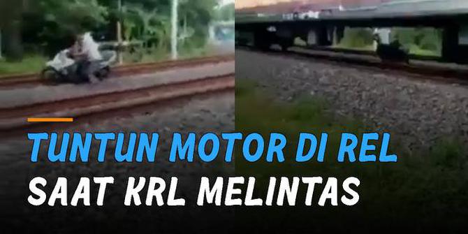 VIDEO: Pria Tuntun Motor di Rel Saat KRL Melintas, Warganet Ngeprank Malaikat