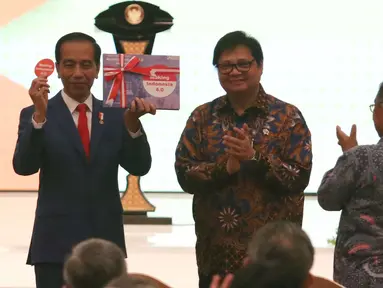Presiden Jokowi pada peluncuran Roadmap Implementasi industri 4.0 di Jakarta Convention Center, Rabu (5/4). Melalui program ini, Jokowi menargetkan Indonesia dapat mencapai top ten ekonomi global pada tahun 2030. (Liputan6.com/Angga Yuniar)