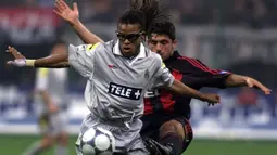 Edgar Davids. Gelandang berusia 48 tahun yang pensiun bersama Barnet pada Januari 2014 ini didatangkan Juventus dari AC Milan pada tengah musim 1997/1998. Berseragam Juventus hingga tengah musim 2003/2004, ia total tampil dalam 243 laga dengan torehan 13 gol dan 18 assist. (AFP/Gabriel Bouys)