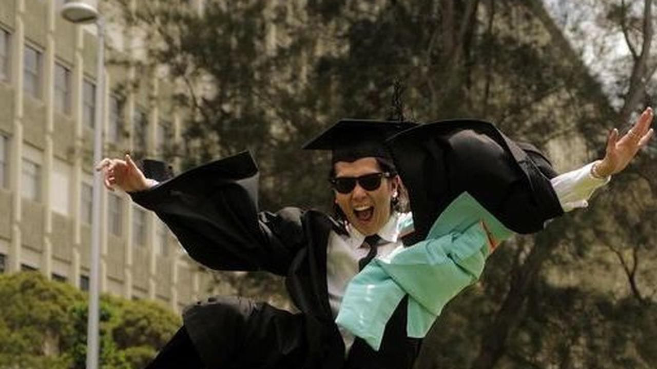 Foto-foto Iqbaal Ramadhan saat Prosesi Wisuda, jadi Lulusan Universitas Top di Australia
