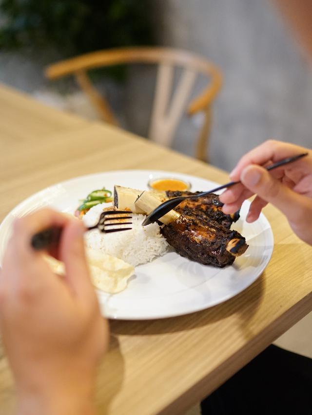 Konro Ribs dengan Peanut Sauce