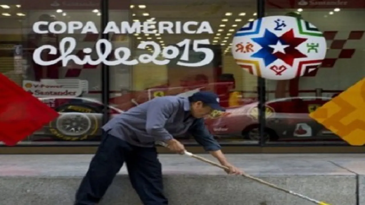 Iklan Copa Amerika 2015 terpampang di Ibu Kota Chili, Santiago (17/04)