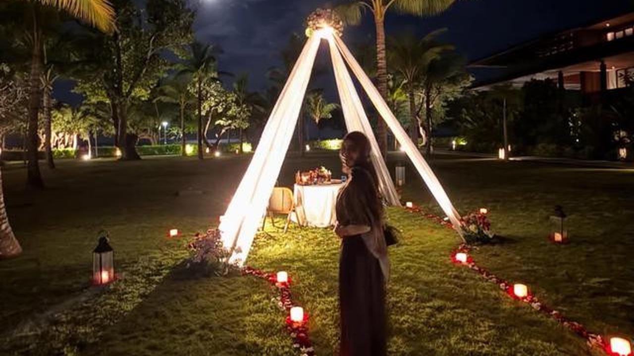 8 Potret Dekorasi Anniversary Pernikahan ke-5 Atta Aurel, Mewah Penuh Kejutan Romantis