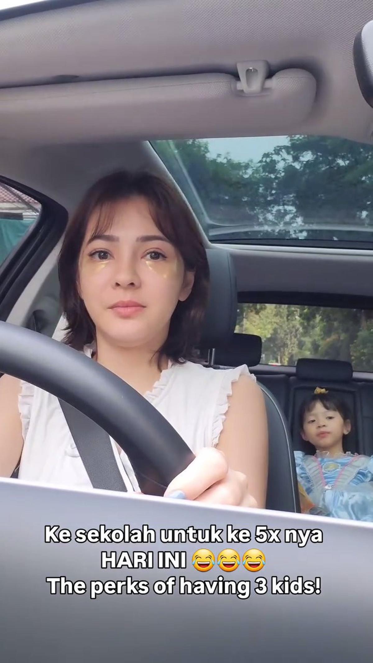 Sederet Potret Terbaru Maya Septha Usai Lakukan Oplas, Dipuji Semakin Cantik Mirip Boneka