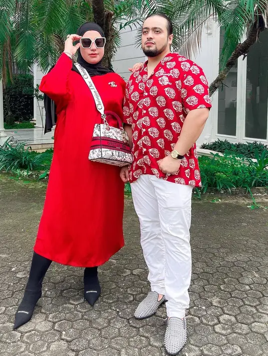 Tasyi Athasyia menikah dengan sepupunya sendiri. Menurut dia, hal tersebut lumrah terjadi di dalam keluarga Arab. (FOTO: instagram.com/tasyiiathasyia/)