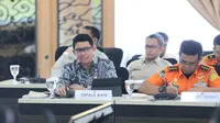 Kepala BNPB Letjen TNI Suharyanto saat menghadiri Rapat Koordinasi Tingkat Menteri Persiapan Menjelang Natal 2023 dan Tahun Baru 2024 di Jakarta, Senin (11/12/2023). (dok. BNPB)