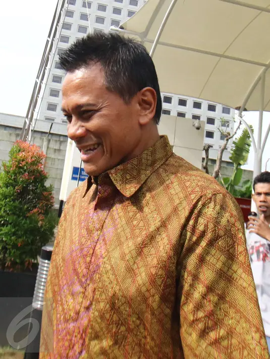 Direktur Utama PT Mugi Rekso Abadi Soetikno Soedarjo usai menjalani pemeriksaan sebagai saksi di Gedung KPK, Jakarta, Selasa (28/2). Soetikno diperiksa untuk tersangka mantan Direktur Utama PT Garuda Indonesia, Emirsyah Satar. (Liputan6.com/Helmi Afandi)