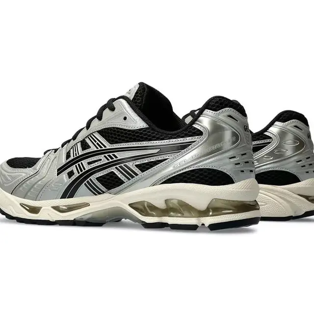 Rekomendasi Sneakers yang Lagi Tren, Pasti Bikin Penampilan Jadi Makin Kece!