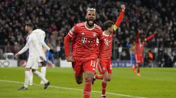 Penyerang Bayern Munchen, Eric Maxim Choupo-Moting berselebrasi setelah mencetak gol ke gawang PSG pada pertandingan leg 2 babak 16 besar Liga Champions di Allianz Arena di Munich, Jerman, Kamis (9/3/2023). Berkat kemenangan ini, Bayern lolos ke perempatfinal Liga Champions dengan keunggulan agregat 3-0 atas PSG. (AP Photo/Matthias Schrader)