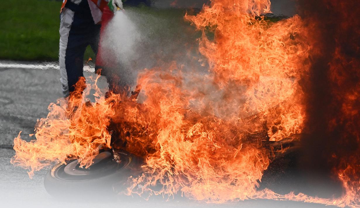 Sempat mendapat perawatan medis, Savadori dinyatakan dalam kondisi sadar oleh pihak MotoGP. Pedrosa juga dinyatakan baik-baik saja. (Foto: AFP/Joe Klamar)