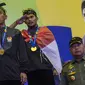 Pesilat Indonesia, Yolla Jampil dan Hendy, meraih emas pada Invitation Tournament cabang pencak silat di Padepokan Pencak Silat, Jakarta, Rabu (14/2/2018). Event ini merupakan persiapan Asian Games 2018. (Bola.com/Vitalis Yogi Trisna)