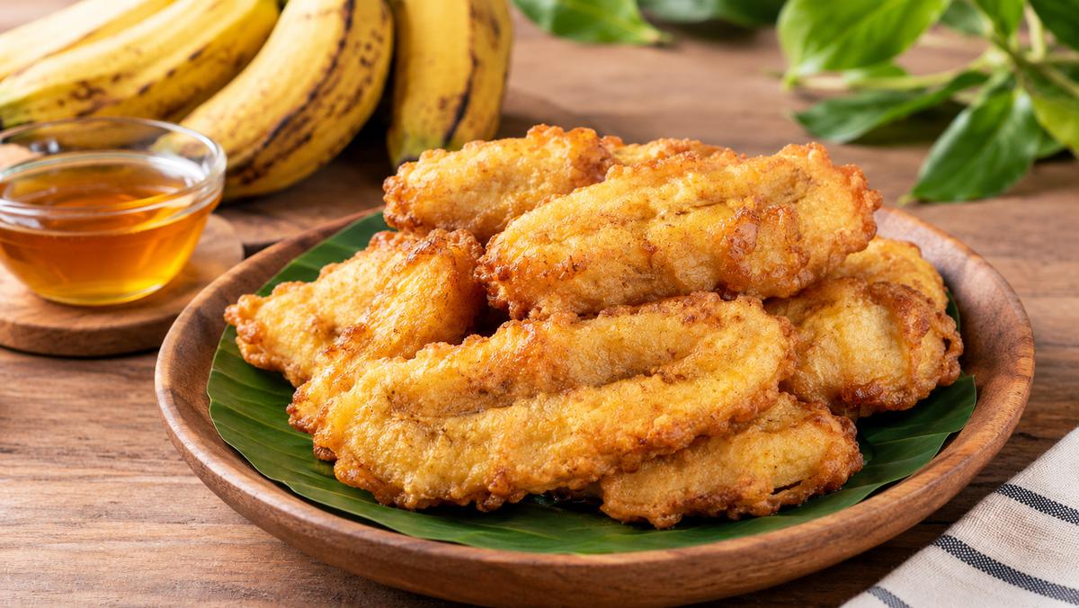 Cara Mengolah Pisang Terlalu Matang Menjadi Camilan Tanpa Oven, Salah Satunya Pisang Goreng.