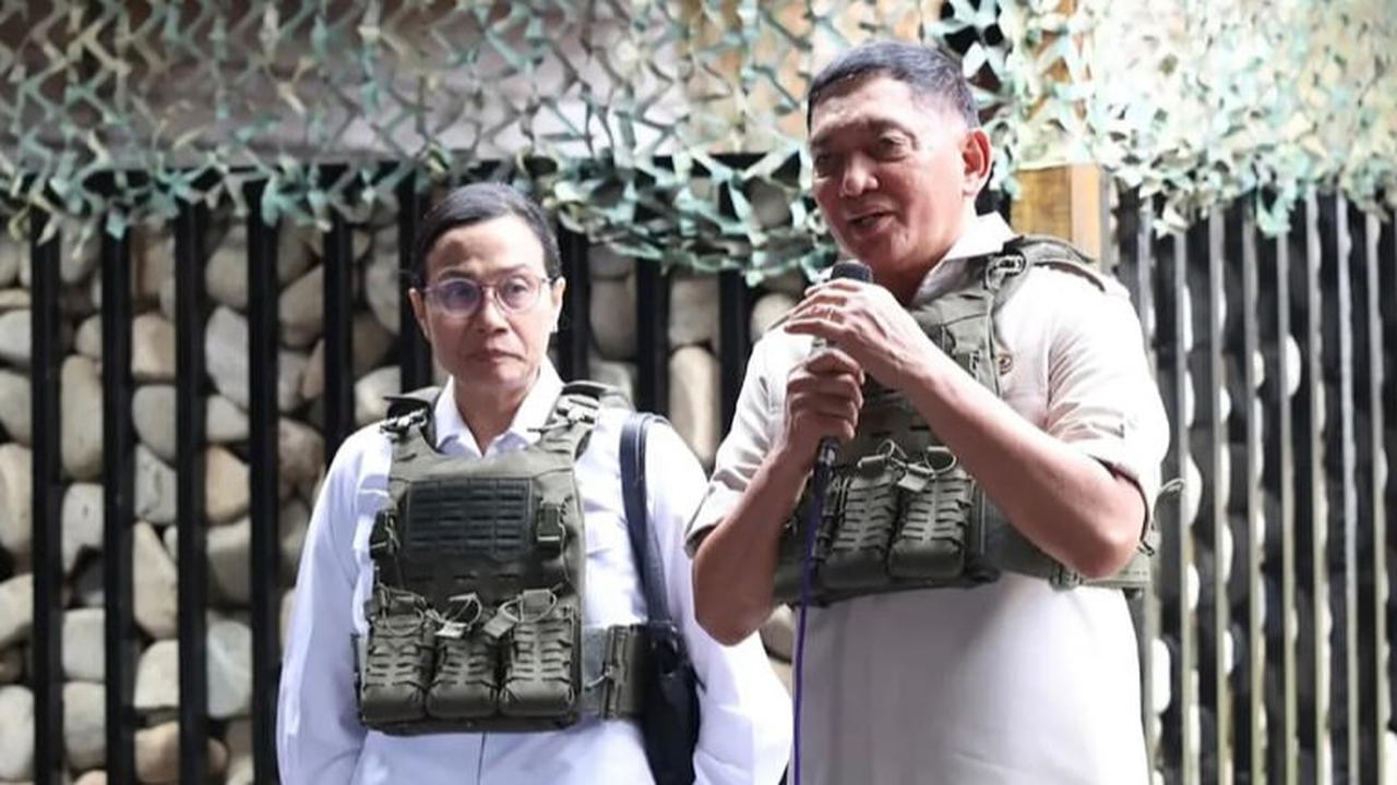 VIDEO: Sri Mulyani & Sjafrie Pakai Rompi Anti-Peluru di Papua, Dikawal Ketat Pasukan Bersenjata TNI-Polri