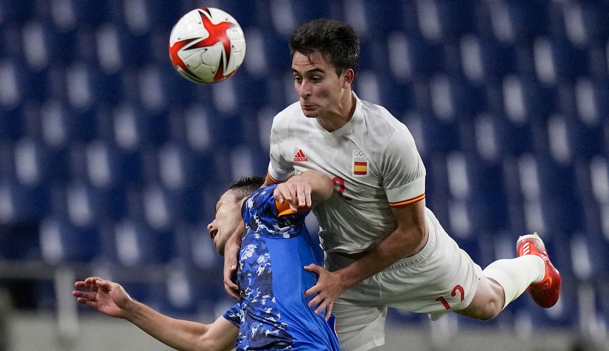 Eric Garcia. Bek tengah anggota La Masia periode 2008-2017 ini meninggalkan Barcelona menuju Manchester City pada 2018/2019. Setelah 3 musim di Inggris, Barcelona mendapatkan kembali Eric Garcia secara gratis mulai musim 2021/2022 ini. (Foto: AP/Silvia Izquierdo)