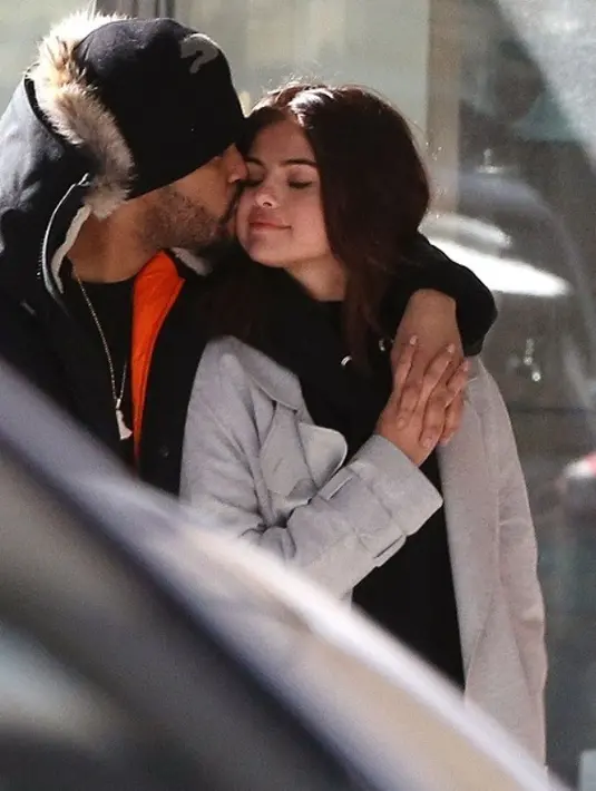 The Weeknd dan Bella Hadid sendiri sempat putus pada tahun 2016 lalu dan Abel berpacaran dengan Selena Gomez. (Bollywoodlife)