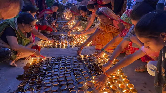 Kota Ayodhya Pertahankan Rekor Guinness Nyalakan 900.000 Lampu Minyak