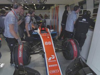 Mobil Rio Haryanto terpaksa masuk paddock karena mengalami masalah Drivline menurut pihak Manor Racing lewat akun Twitternya, Minggu (20/3/2016). (Bola.com/F1/Twitter)