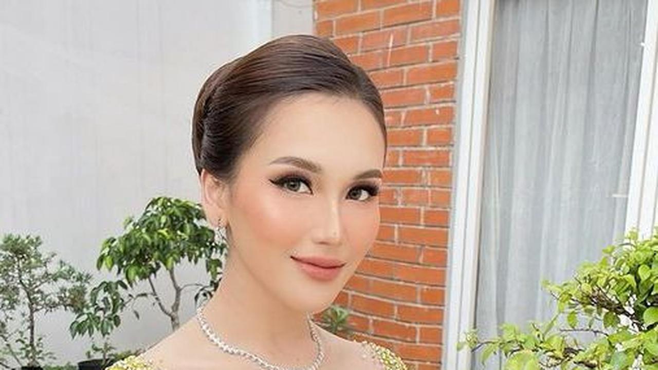 Potret Ayu Ting Ting saat Hadir di Pesta Pernikahan Sepupu, Tampil Cantik Kenakan Busana Kebaya