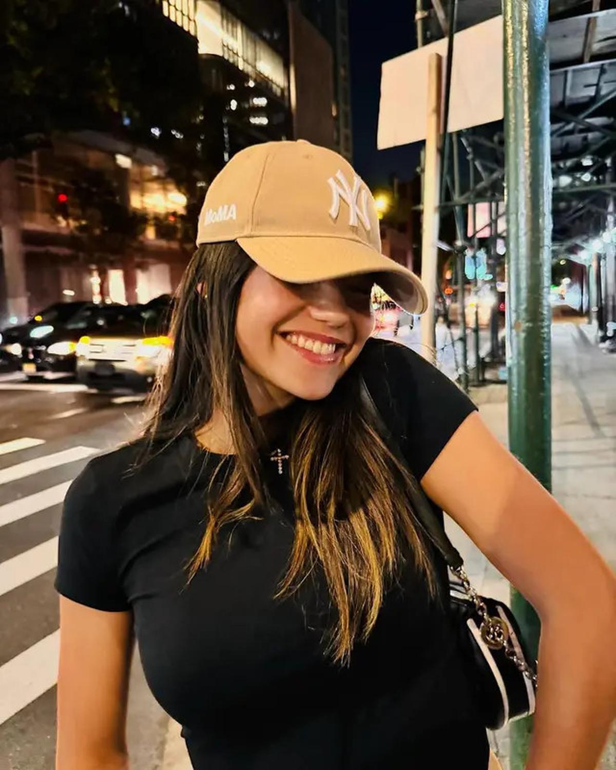 Potret Cantik Petenis Dunia Emma Raducanu di Luar Lapangan