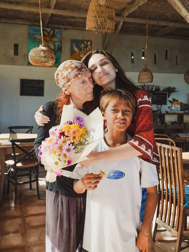 Ultah Ibu Luna Maya