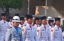 Keyla Azzahra Purnama, Paskibraka Asal Sumsel Pembawa Baki saat Penurunan Bendera Merah Putih di Istana