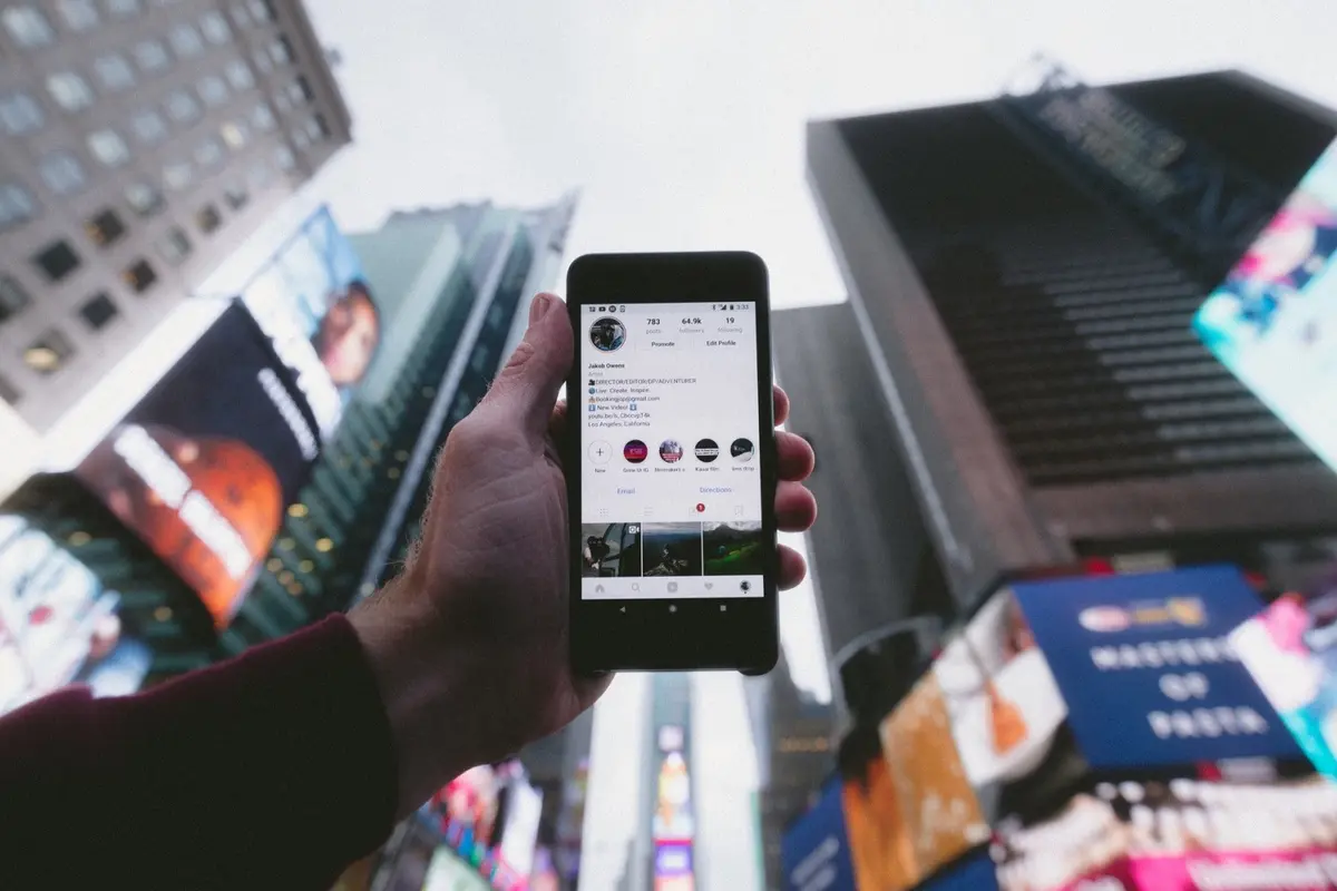 Ilustrasi Instagram, main media sosial Instagram