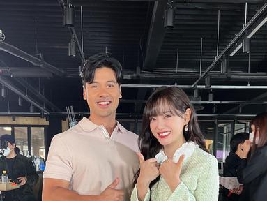 Chicco Jerikho dan Kim Sejeong. (Foto: Instagram/ clean_0828)