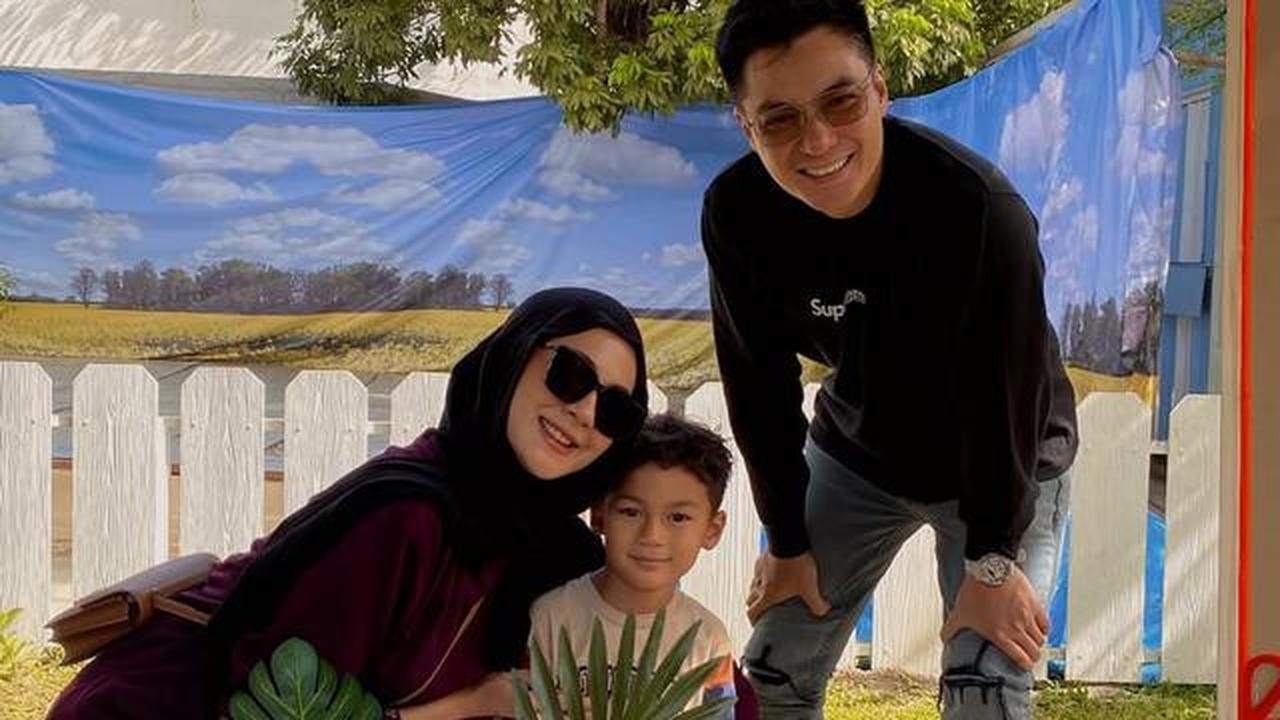 Tampil Kompak, Potret Paula Verhoeven dan Baim Wong saat Hadiri Acara Sekolah Kiano