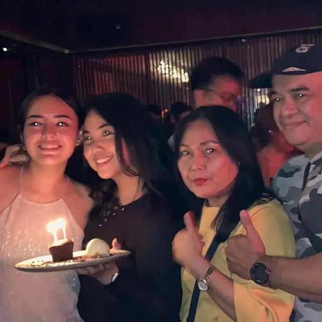 7 Potret Amanda Manopo Bersama Kedua Orang Tuanya yang Jarang Tersorot