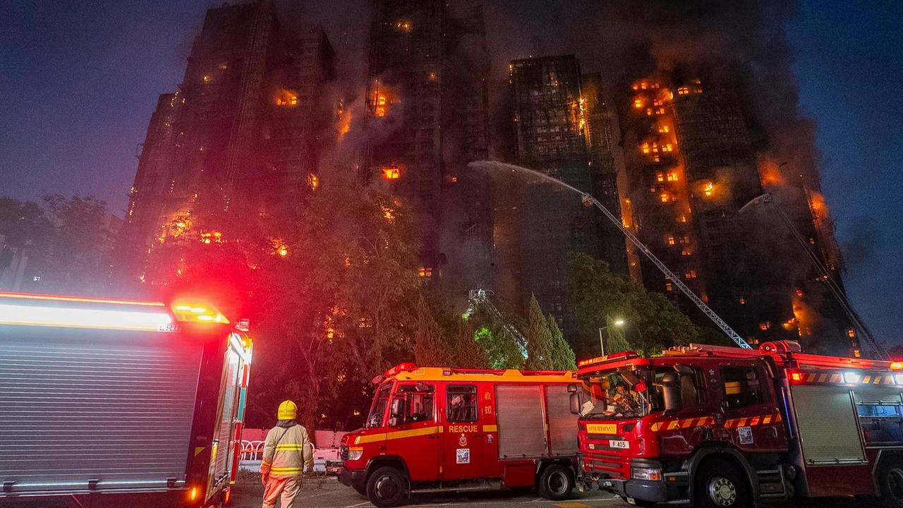 FOTO: Mengerikan! Kebakaran Hebat di Hong Kong Tewaskan 13 Warga dan Lukai Belasan Lainnya