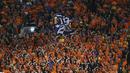 Suporter APOEL Nicosia memberikan dukungan saat timnya melawan Tottenham pada laga grup H Liga Champions di GSP stadium,  Nicosia, Siprus, (26/9/2017). Tottenham menang 3-0. (AP/Petros Karadjias)