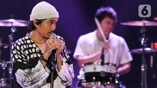 Aksi Enerjik Sheila on 7 saat Konser di Jakarta