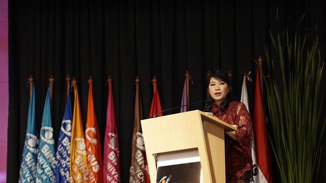 Dr. Nelly memberikan Pidato Sambutan Rektor BINUS UNIVERSITY periode 2023-2028