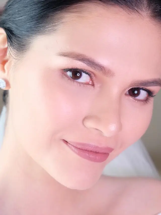 [Bintang] Selain Putri Marino, Firrina Sinatrya Juga Menikah dengan Makeup Super Simpel