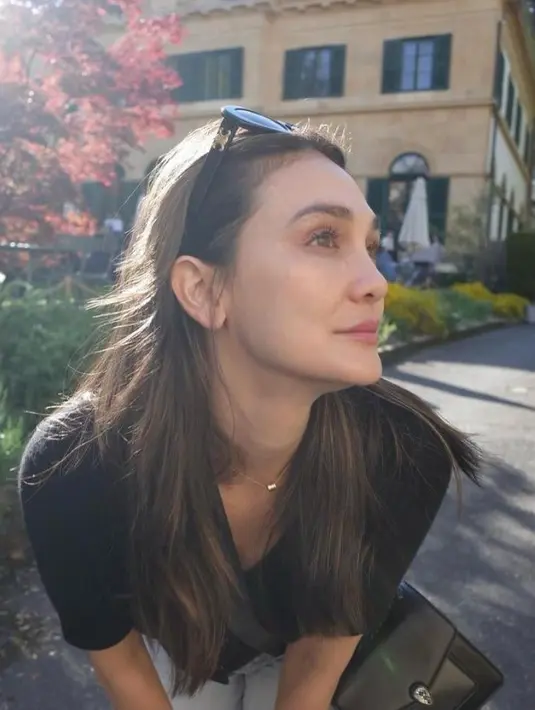 Padahal, foto-foto Luna Maya selama liburan di Swiss di-jepret tanpa filter. [@lunamaya]