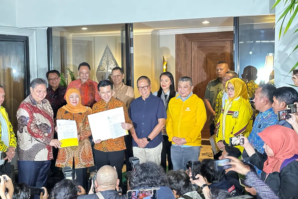 Partai Golkar resmi mengusung Khofifaf Indar Parawansa dan Emil Dardak untuk maju Pilkada Jawa Timur 2024. (Liputan6.com/Nanda Perdana Putra)