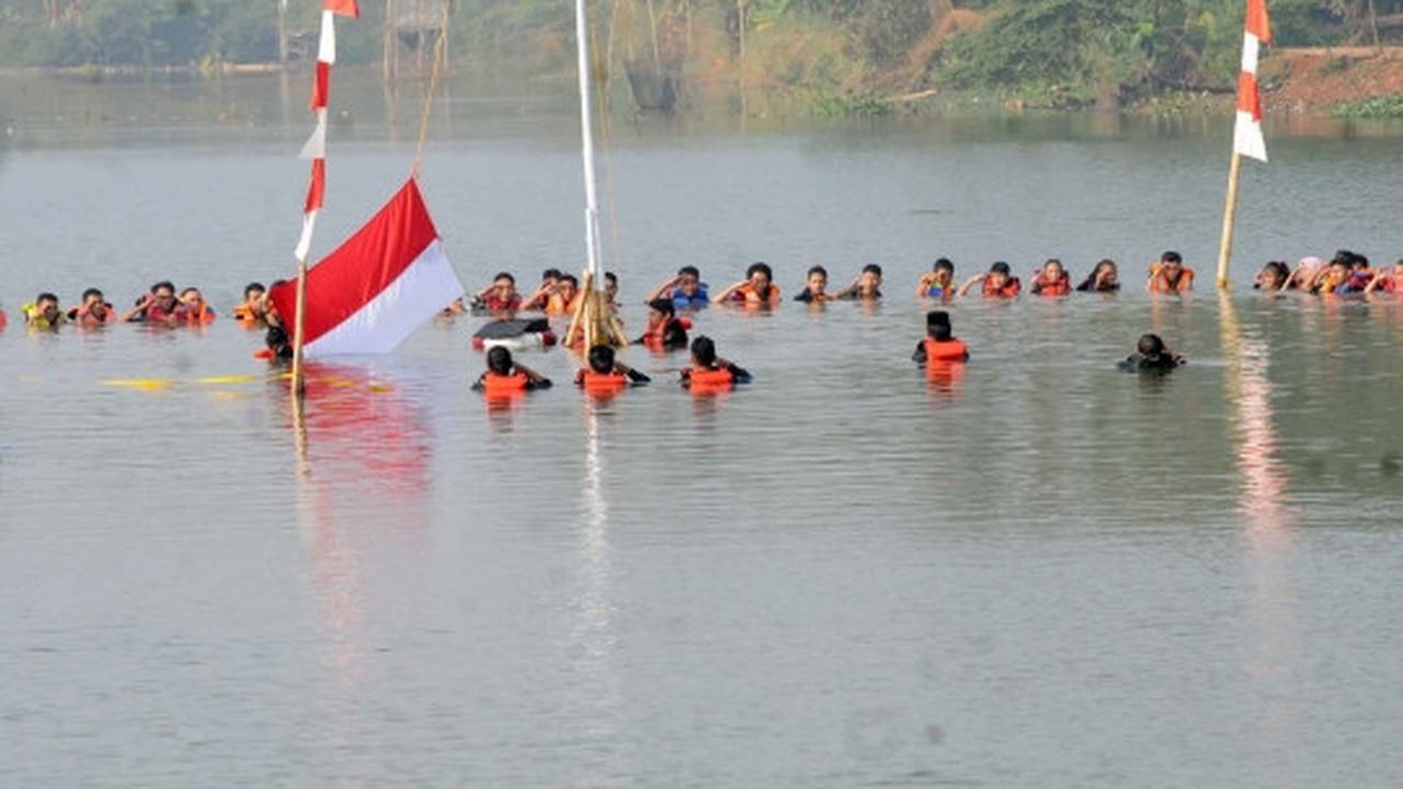 HUT Kemerdekaan RI ke-70, para pecinta alam gelar upacara di danau