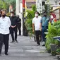 Jokowi mengecek langsung pelaksanaan kebijakan PPKM Mikro di RW 01 Kelurahan Rawasari Kecamatan Cempaka Putih. (Dokumentasi: Fotografer Pribadi Presiden, Agus Suparto).