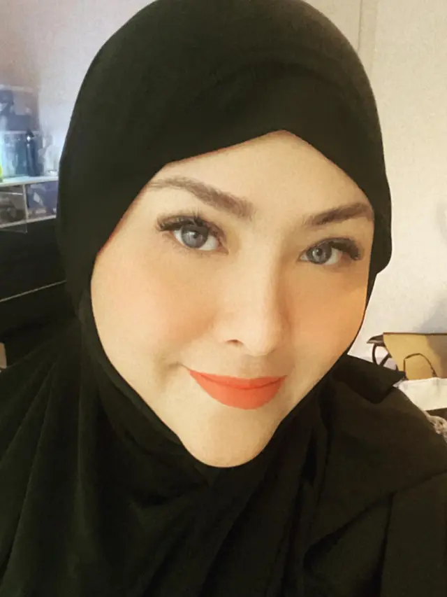 Rilis Single Religi, Ini 7 Potret Audy Item Tampil Berhijab