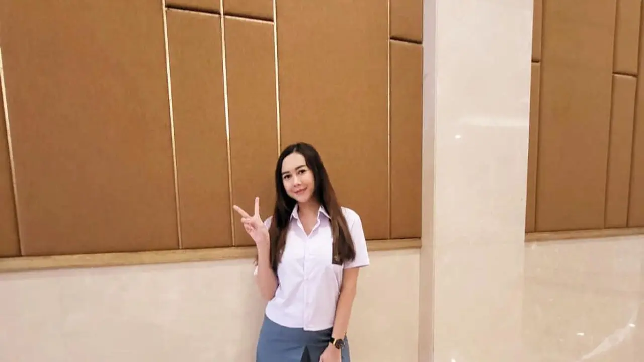 Penampilan Aura Kasih Berseragam Sekolah, Gemesin Banget