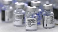 Badan Pengawas Obat dan Makanan Amerika Serikat (FDA) menyetujui penggunaan vaksin Pfizer-BioNTech untuk anak-anak dengan batasan usia 12-15 tahun. (AFP/Luis Acosta)