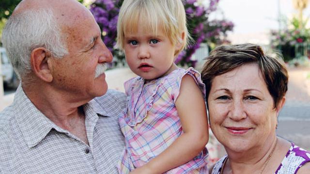 Kebiasaan Kakek Nenek yang Manjakan Cucunya Health Liputan6