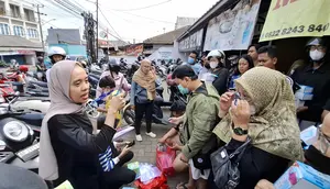 Masker Mulai Langka di Lampung, Warga Antre Sejam