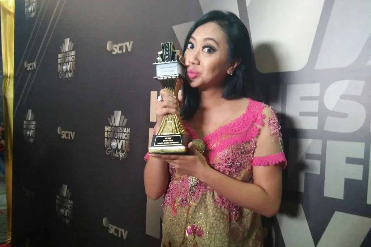 [Bintang] Asri Welas Menang Pemeran Pendukung Wanita Terbaik IBOMA 2017