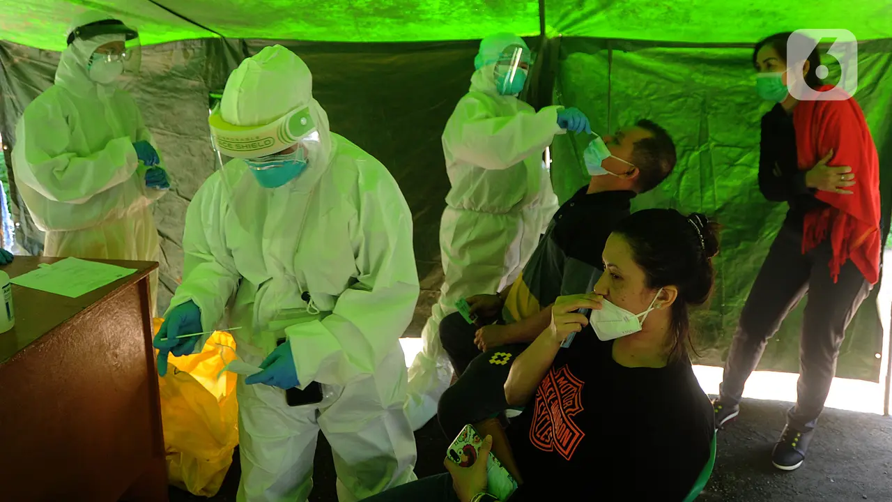 Suasana Razia Rapid Tes Antigen di Puncak Bogor