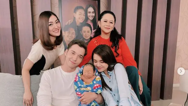 Michelle Ziudith bareng pemain dan kru Badai pasti Berlalu