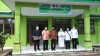 Delmus bersama para tokoh lintas agama di Sulut usai meresmikan Rumah Moderasi Beragama, JUmat (11/12/2020).