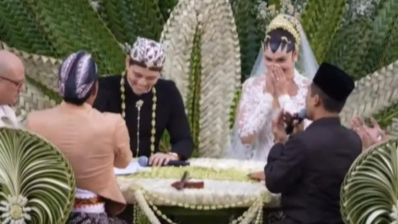 Potret Tegang Wajah Luna Maya dan Maxime Bouttier saat Ijab Qabul, Sampai Tarik Napas Panjang Berkali-kali